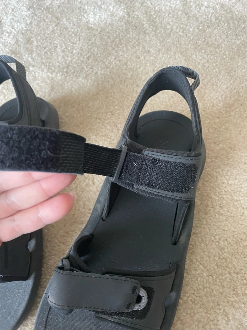 Columbia Men's Black Outdoor Adjustable Sport Sandals. Men size 10‎
